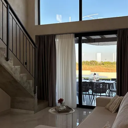 Zosana Vila *